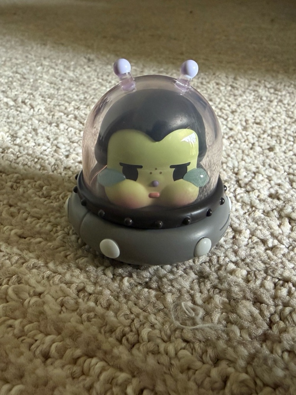 POP MART Crying to the Moon Sitting Series - the Moon Traveller - Mini